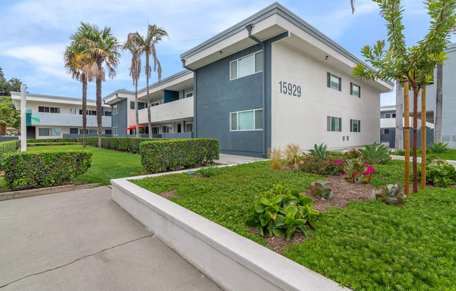 Courtyard Garden at Park Apartments, Norwalk, CA, 90650