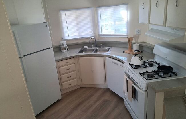 2 beds, 2 baths, 800 sqft, $3,450, Unit 139