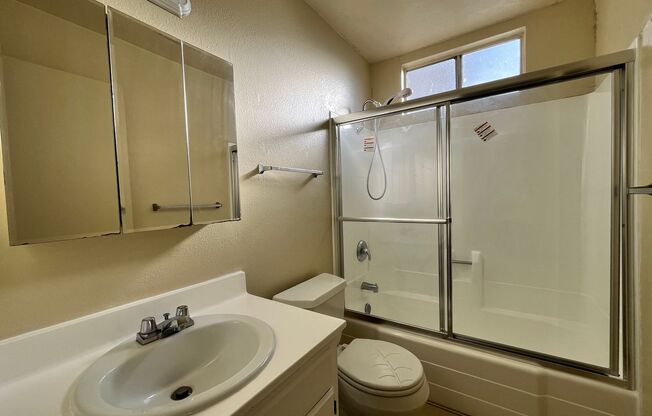 2 beds, 1.5 baths, $2,550, Unit 2040