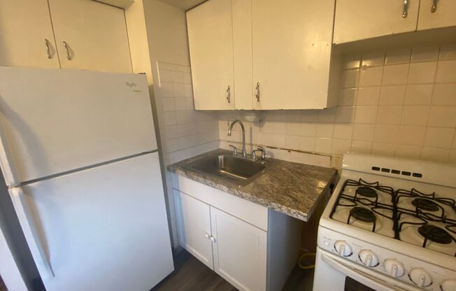 1 bed, 1 bath, $825, Unit 9