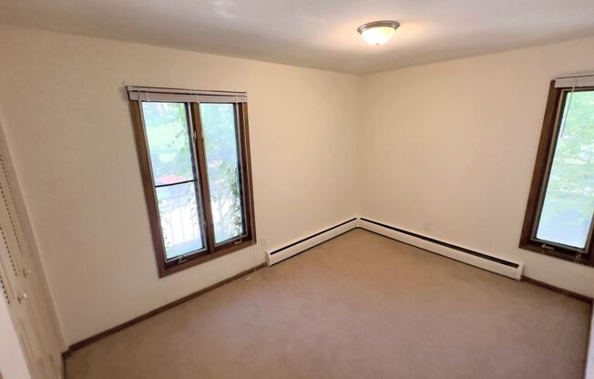 2 beds, 1 bath, $1,350, Unit 3