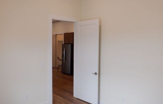 2 beds, 1 bath, $1,095