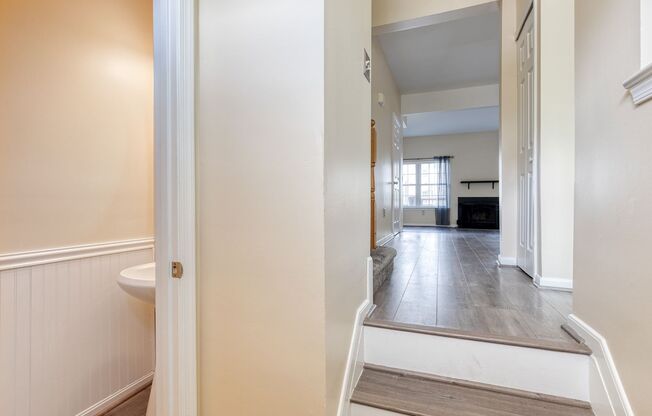 This beautiful 3bd 2.5bth townhome offers waterviews in the sought after community of Stoney Beach.