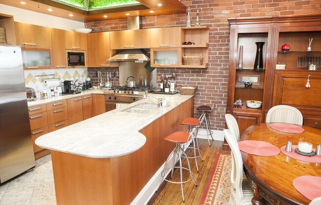 118 Newbury St 4