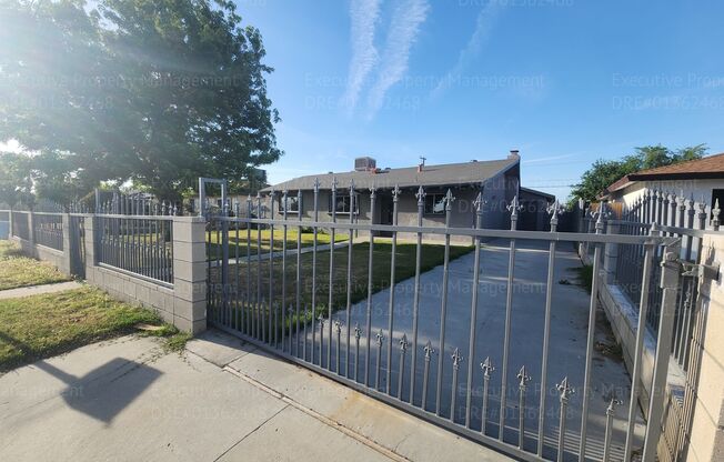 3 bedroom 2 Bathroom home in a great location near shopping centers.