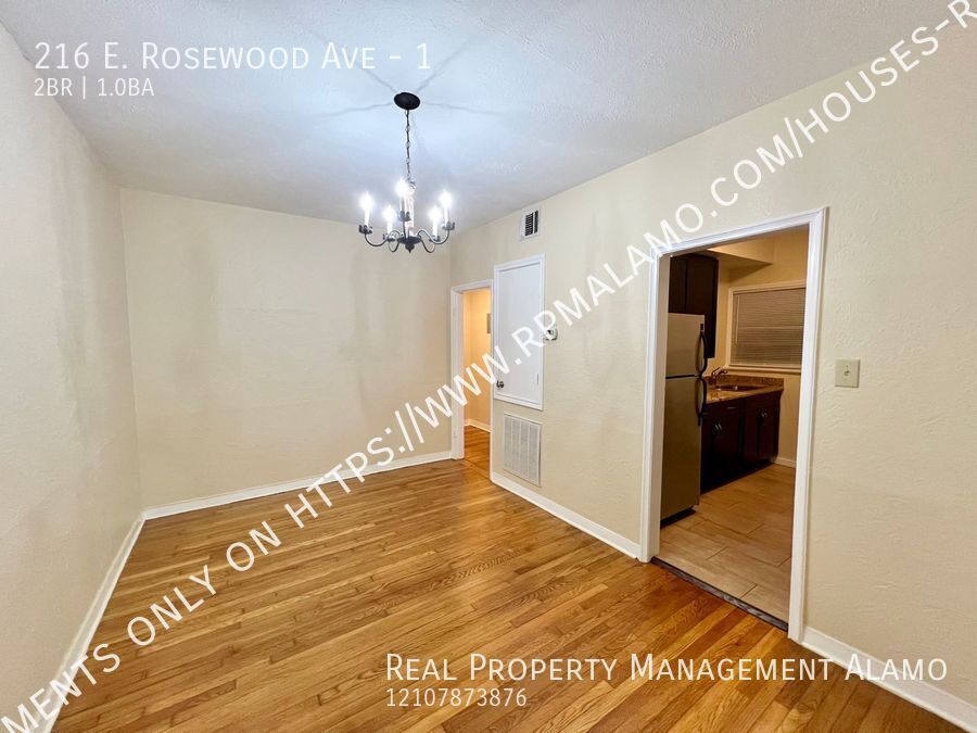 216 E ROSEWOOD AVE