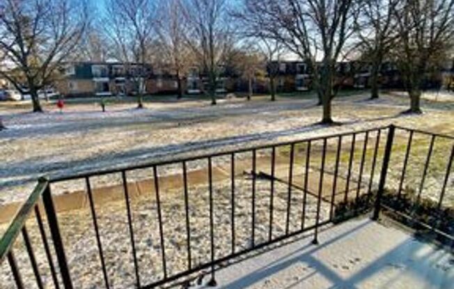 2 beds, 1 bath, 850 sqft, $1,345, Unit 810