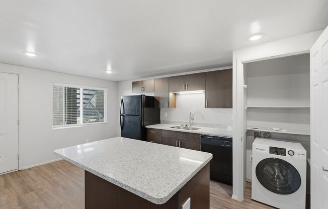 2 beds, 1 bath, 850 sqft, $1,150, Unit E-202