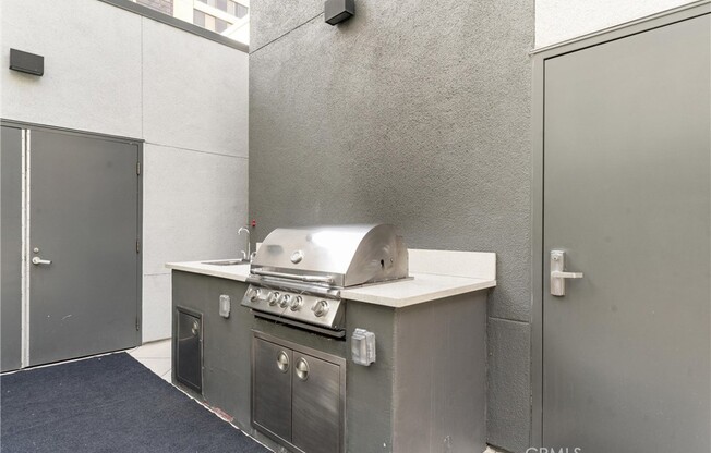 1 bed, 1 bath, 800 sqft, $2,700