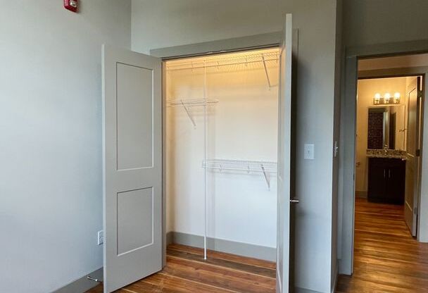 2 beds, 2 baths, 953 sqft, $1,848, Unit Bay 5 Unit 221