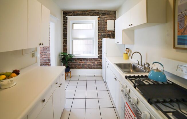 1 bed, 1 bath, 720 sqft, $1,950, Unit G