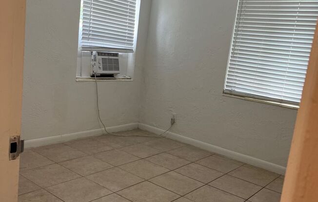 2 beds, 1 bath, 795 sqft, $1,725, Unit 9