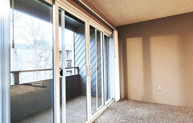 Studio, 1 bath, 440 sqft, $975, Unit 224