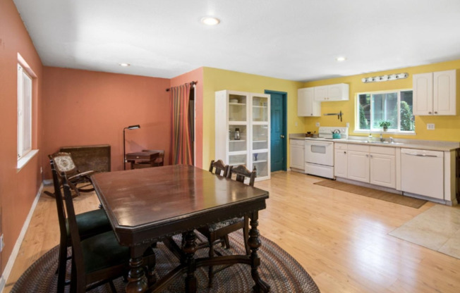 25950 SOQUEL SAN JOSE RD