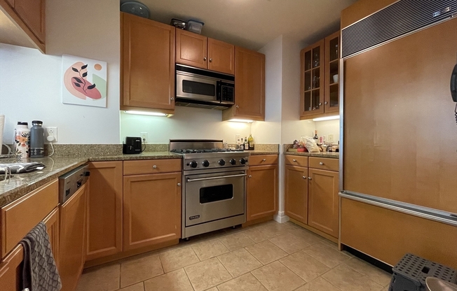 1 bed, 1 bath, 644 sqft, $4,200, Unit 12E