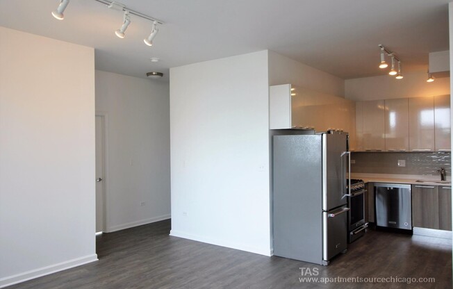 932 W Dakin St.