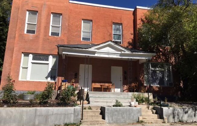 Private Guy Room in 5 bedroom 2 bath triplex