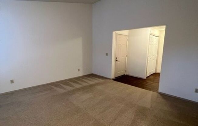 2 beds, 1 bath, 915 sqft, $1,625, Unit 412
