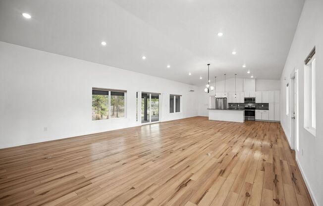 BEAUTIFUL Spacious Modern Grandview Single Level Home!
