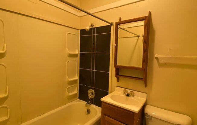 1 bed, 1 bath, $995, Unit 18