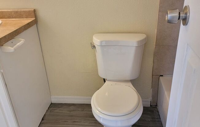 2 beds, 1 bath, $1,275, Unit # 2-308