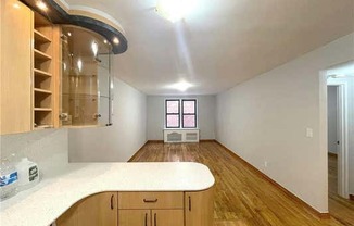 1 bed, 1 bath, 750 sqft, $2,100, Unit 1E