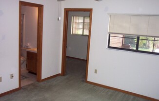 Nice townhouse close to Uf, shopping and restaurants.