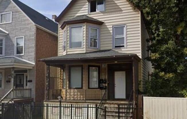 8320 S MUSKEGON AVE