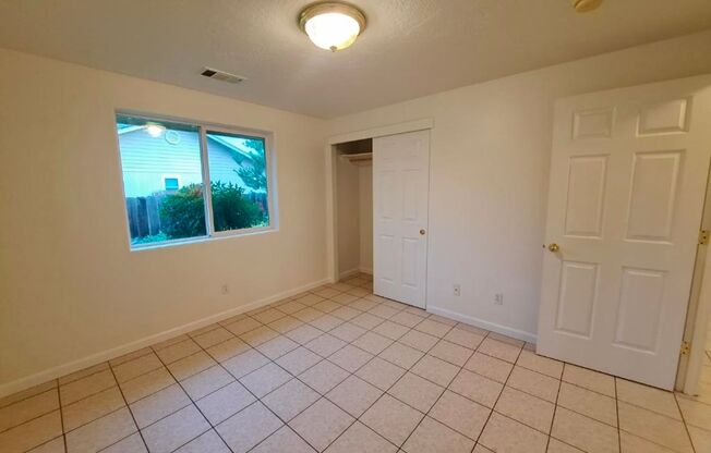 3 beds, 2 baths, 1,292 sqft, $1,700, Unit 02