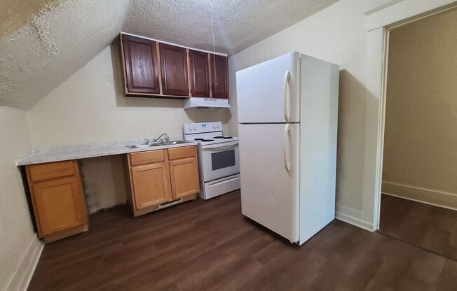 1 bed, 1 bath, 408 sqft, $850, Unit Unit 2 (Upper)