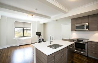 2 beds, 2 baths, $8,025, Unit 712