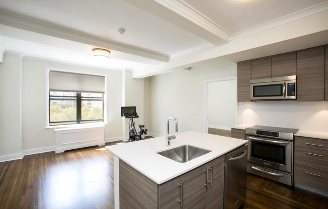 2 beds, 2 baths, $8,025, Unit 712