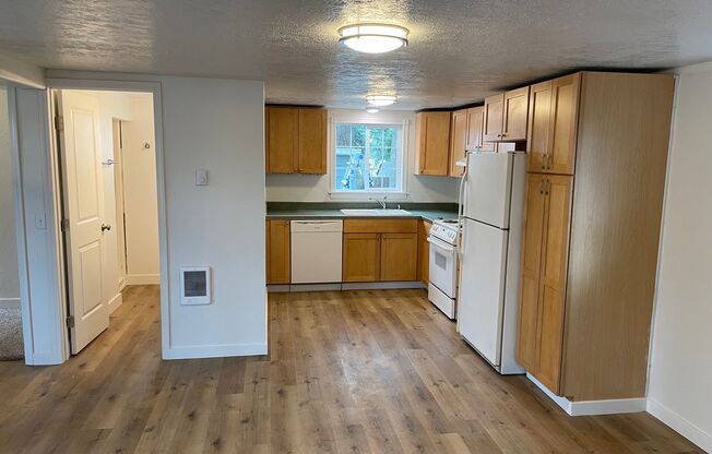 3 Bed / 1 Bath House in Quiet West Salem Hills!!!