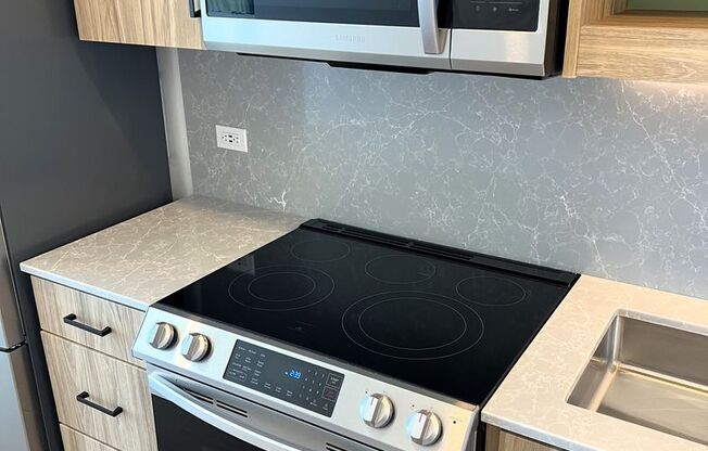 Studio, 1 bath, 354 sqft, $2,495, Unit 805