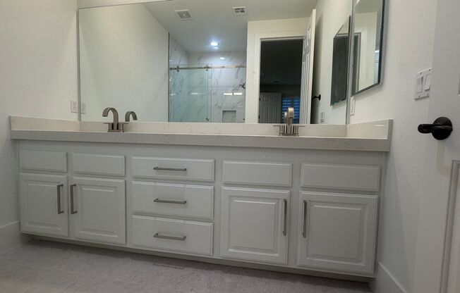 5 beds, 4.5 baths, $6,795