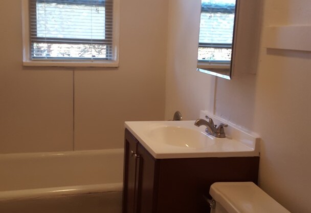 Studio, 1 bath, 500 sqft, $1,100, Unit 208