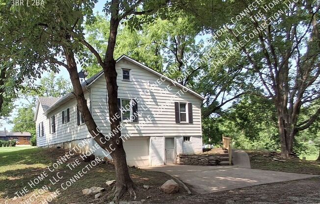 1015 NE RUSSELL RD