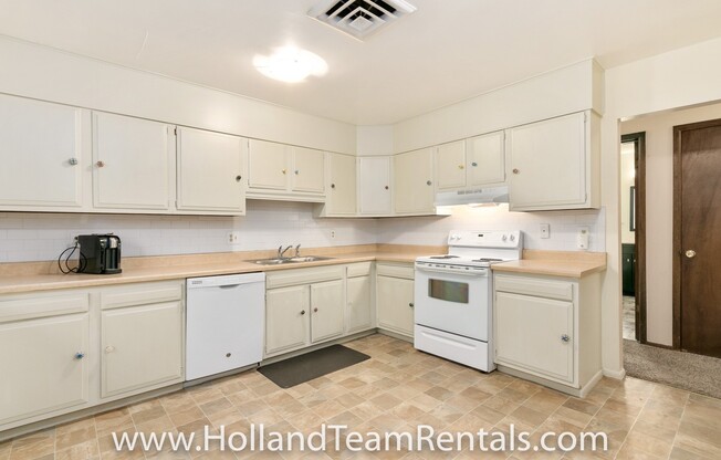 2 beds, 1 bath, $2,650