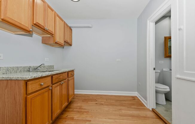 Studio, 1 bath, 270 sqft, $950, Unit 201