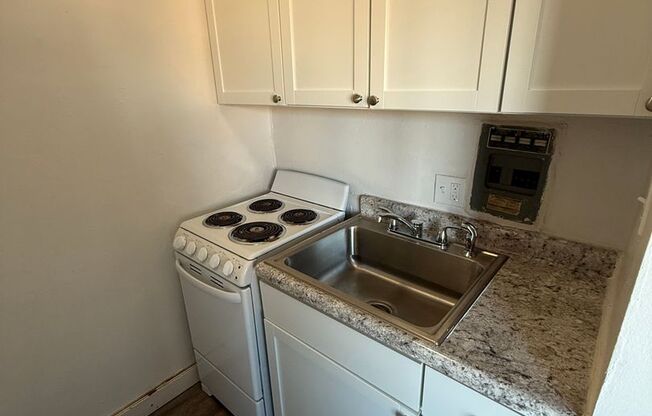 Studio, 1 bath, 400 sqft, $850, Unit #114