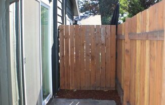 2 beds, 1 bath, $1,400, Unit 2025 SE River Road, WP 403