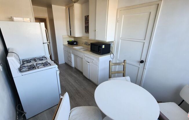 1 bed, 1 bath, 700 sqft, $2,195, Unit A