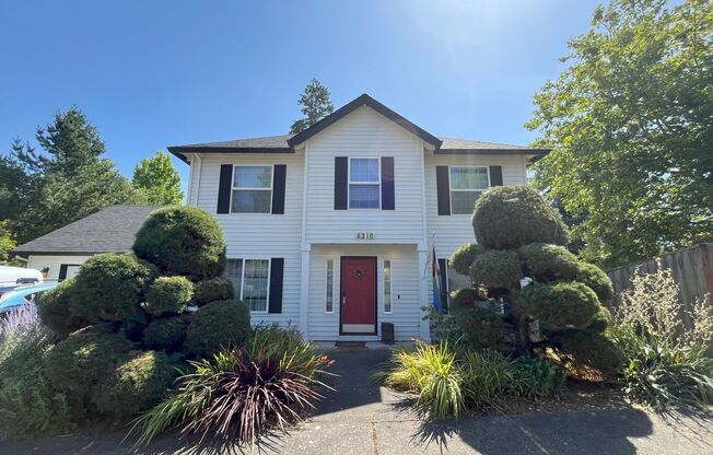 Stylish 3-Bedroom Home with Spacious Layout, Chefs Kitchen & Expansive Backyard