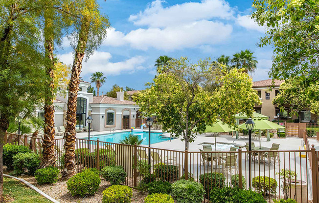 THE CLUBS AT RHODES RANCH APARTMENT HOMES