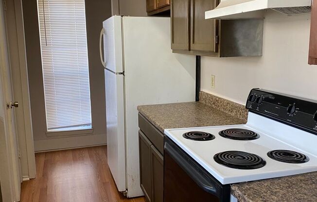 Spacious 2 Bed, 2.5 Bath Townhome – Prime Location off Airline & Holly