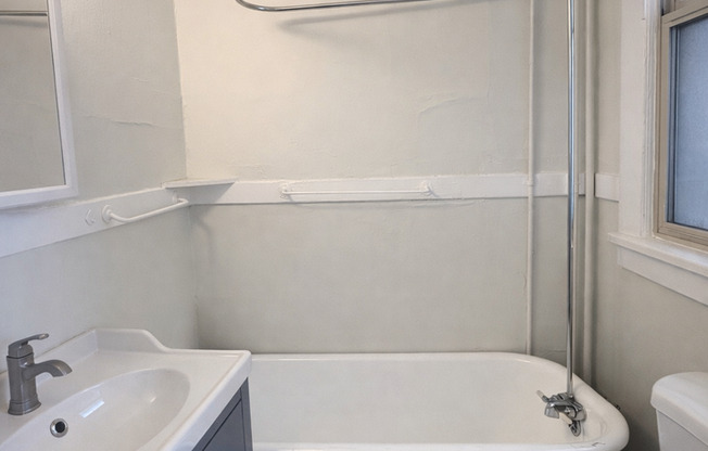 Studio, 1 bath, 200 sqft, $1,199, Unit 206