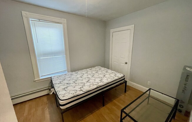 3 beds, 1 bath, 1,200 sqft, $3,500, Unit 10