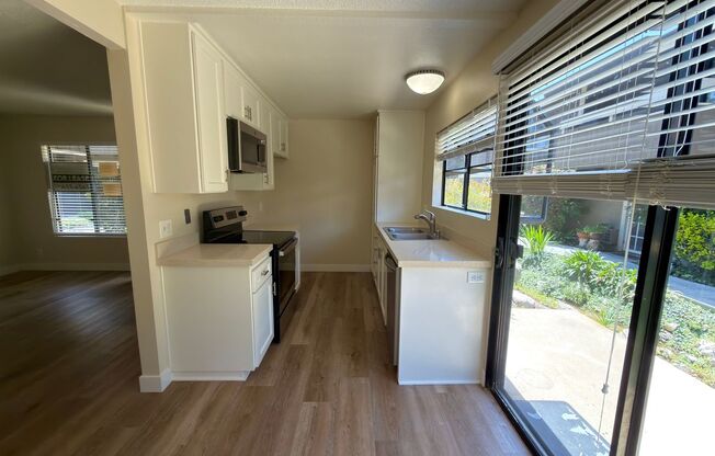 IRVINE 1 BED, 1 BATH CONDO- $2,675 ("THE SPRINGS" COMMUNITY)