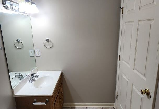 Studio, 1 bath, 600 sqft, $615, Unit 128-09
