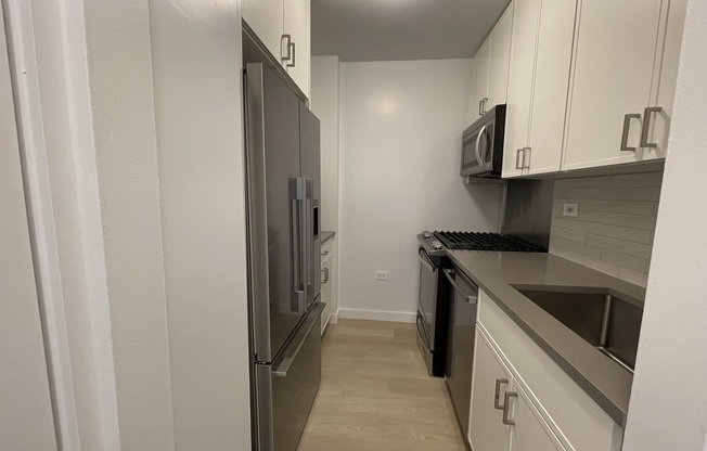 1 bed, 1 bath, $5,495, Unit 14C